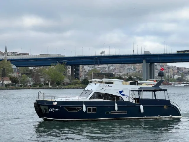 Meva - liman manzarası
